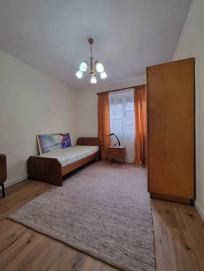 Tirane, jepet me qera apartament 2+1 Kati 5, 600 € (Rruga e Barrikadave)
