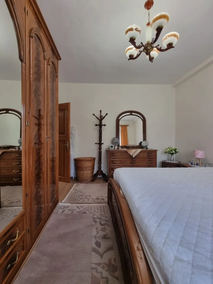 Tirane, jepet me qera apartament 2+1 Kati 5, 600 € (Rruga e Barrikadave)