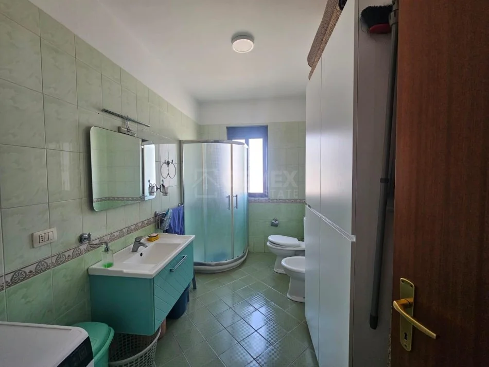 Tirane, shitet apartament 1+1+Ballkon Kati 10, 85 m² (globe)