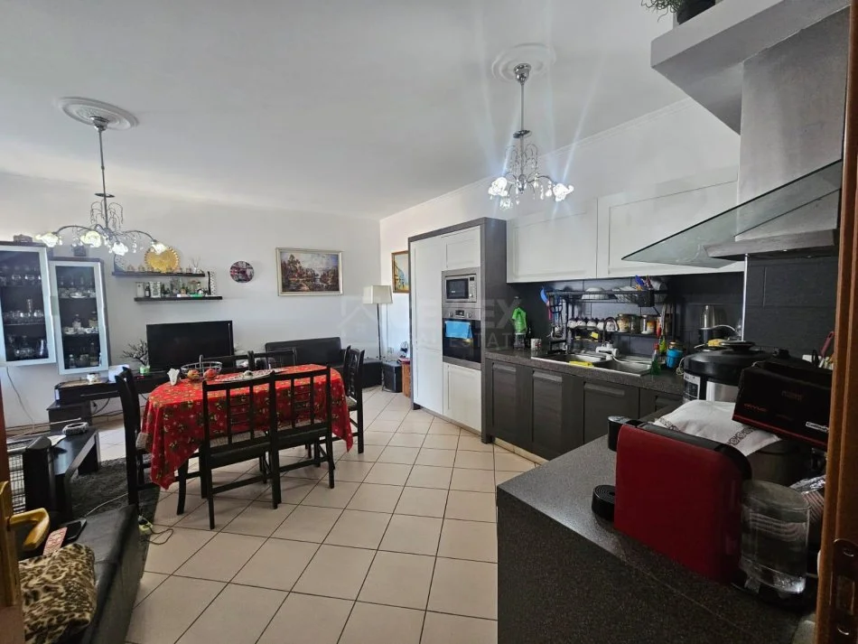 Tirane, shitet apartament 1+1+Ballkon Kati 10, 85 m² (globe)