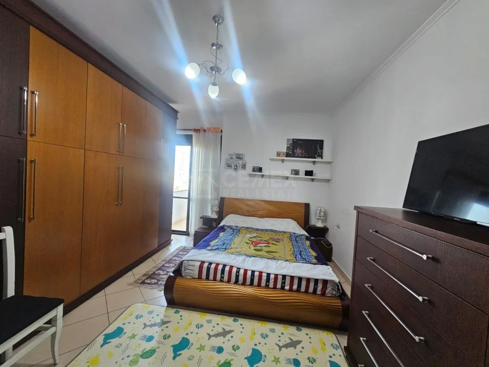 Tirane, shitet apartament 1+1+Ballkon Kati 10, 85 m² (globe)