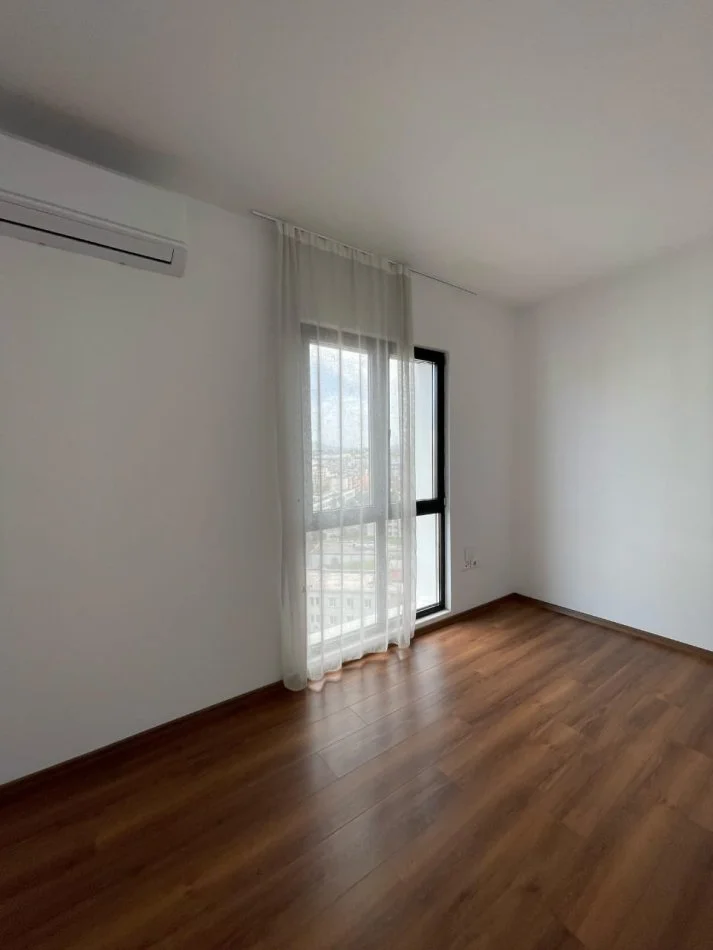 Tirane, jepet me qera ambjent biznesi Kati 11, 30 m² 350 € 