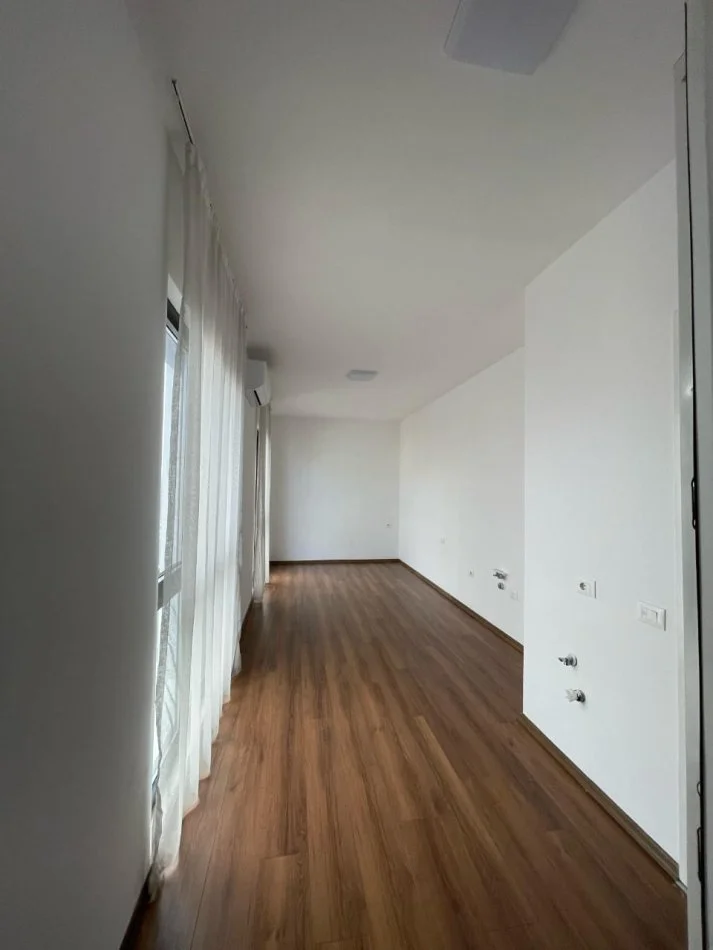 Tirane, jepet me qera ambjent biznesi Kati 11, 30 m² 350 € 