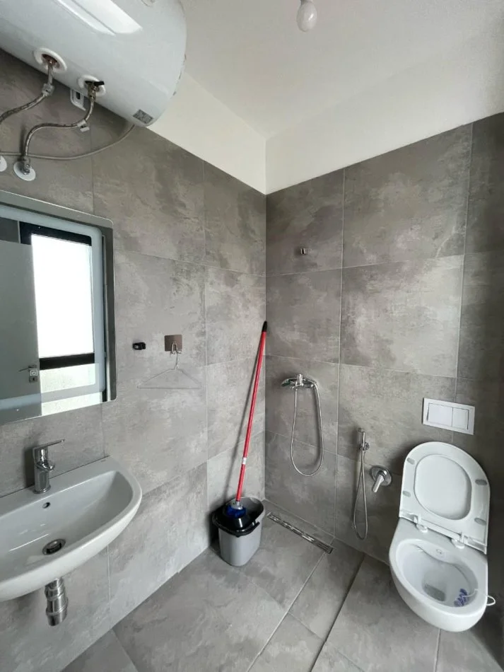 Tirane, jepet me qera ambjent biznesi Kati 11, 30 m² 350 € 