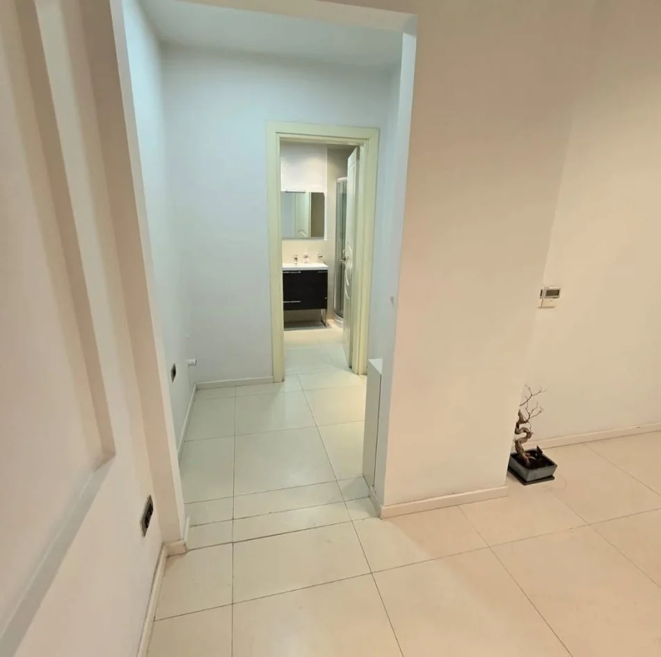 Tirane, jepet me qera zyre Kati 2, 91 m² 1.000 € (Rruga Elbasanit)