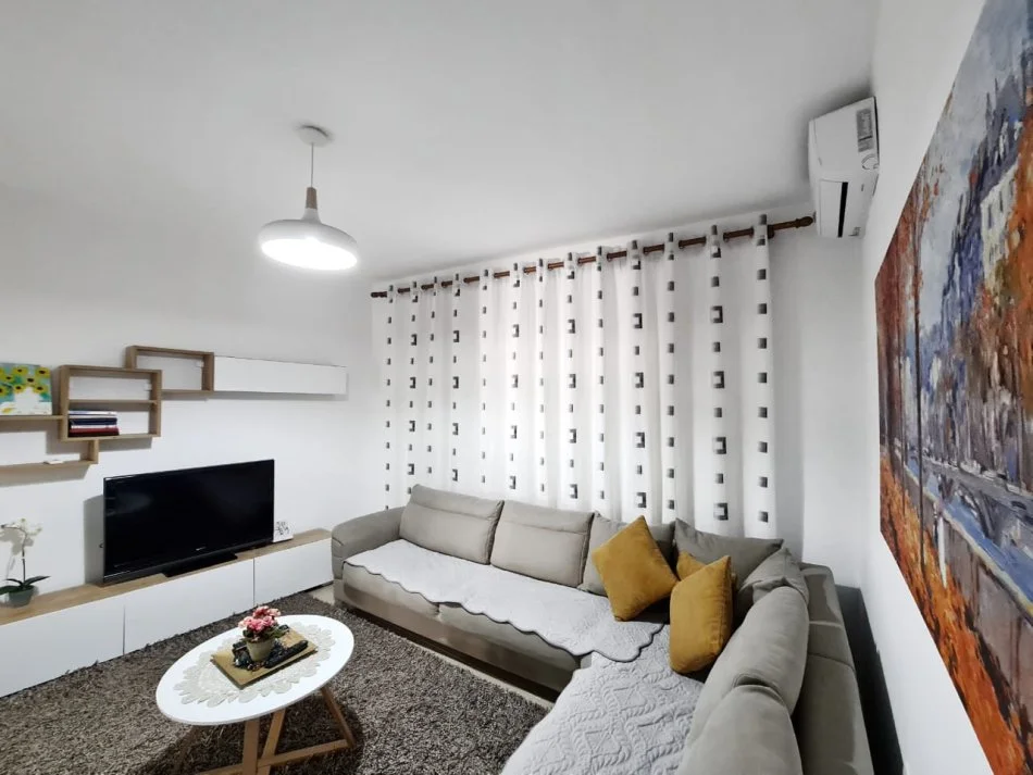 Tirane, jepet me qera apartament 1+1 Kati 0, 70 m² 750 € (Pazari i Ri)