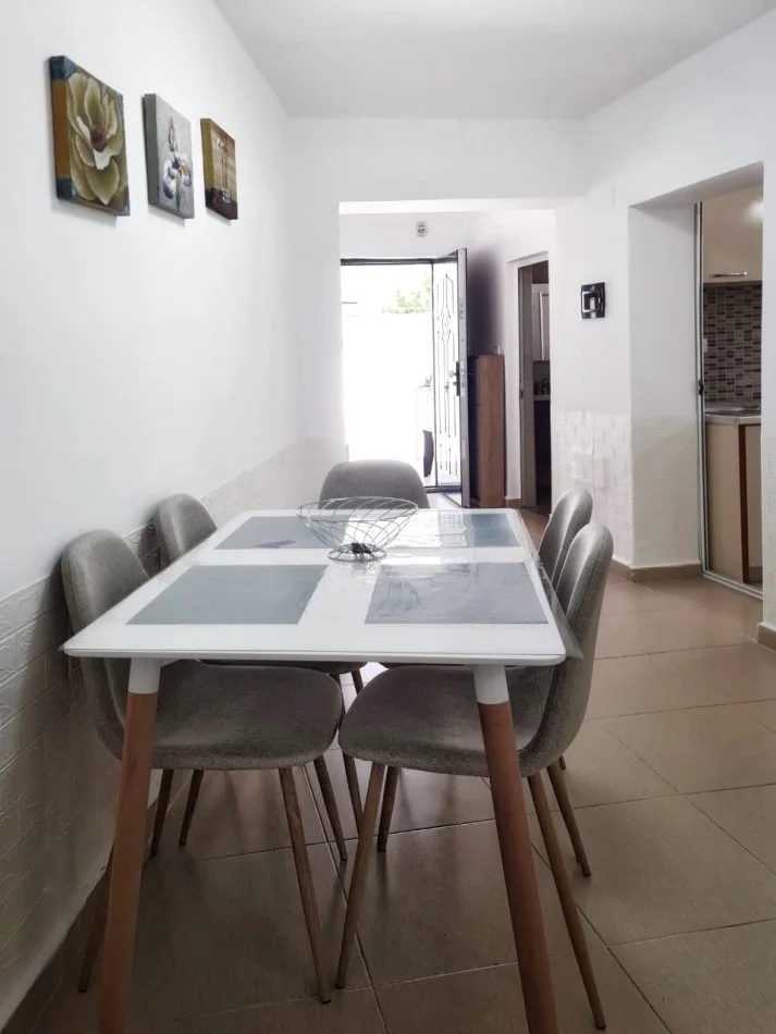 Tirane, jepet me qera apartament 1+1 Kati 0, 70 m² 750 € (Pazari i Ri)