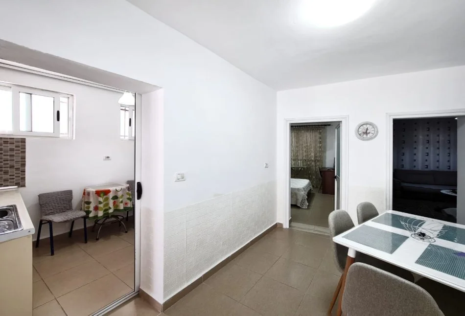 Tirane, jepet me qera apartament 1+1 Kati 0, 70 m² 750 € (Pazari i Ri)
