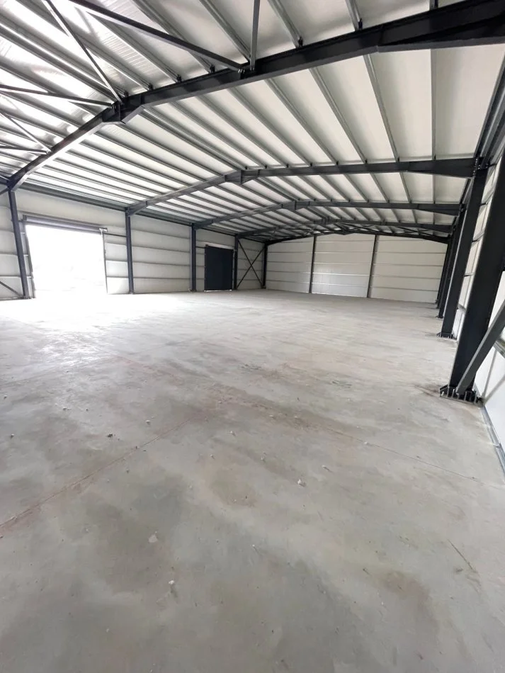 Tirane, jepet me qera magazine Kati 0, 640 m² 2.500 € (Rinas)