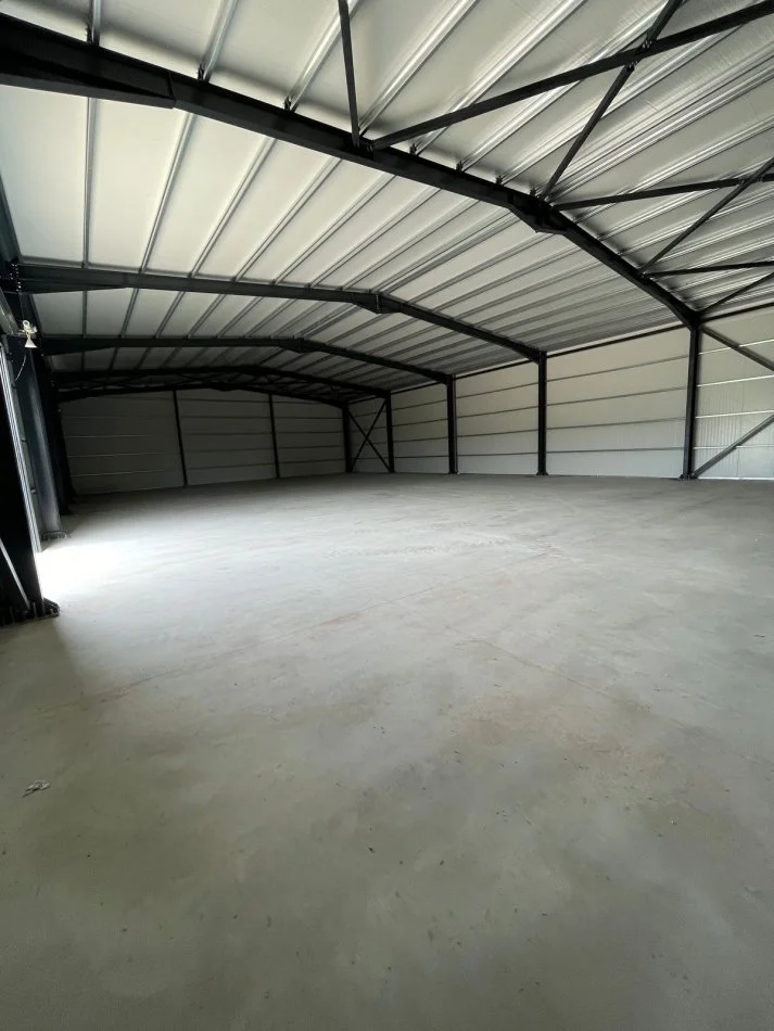 Tirane, jepet me qera magazine Kati 0, 640 m² 2.500 € (Rinas)