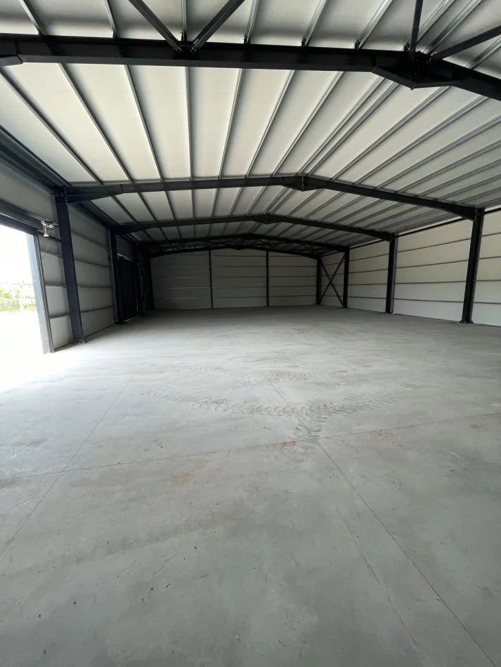 Tirane, jepet me qera magazine Kati 0, 640 m² 2.500 € (Rinas)