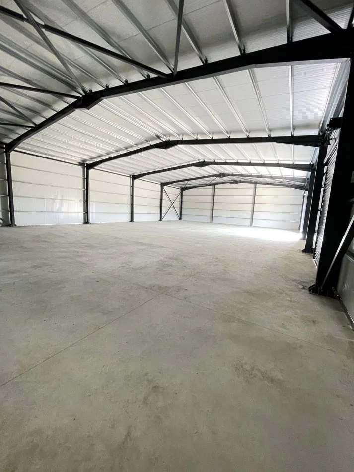 Tirane, jepet me qera magazine Kati 0, 640 m² 2.500 € (Rinas)