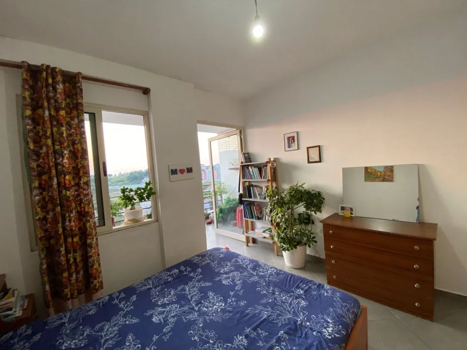 Tirane, jepet me qera apartament 2+1+Ballkon Kati 4, 100 m² 370 € (Aleksander Konda)