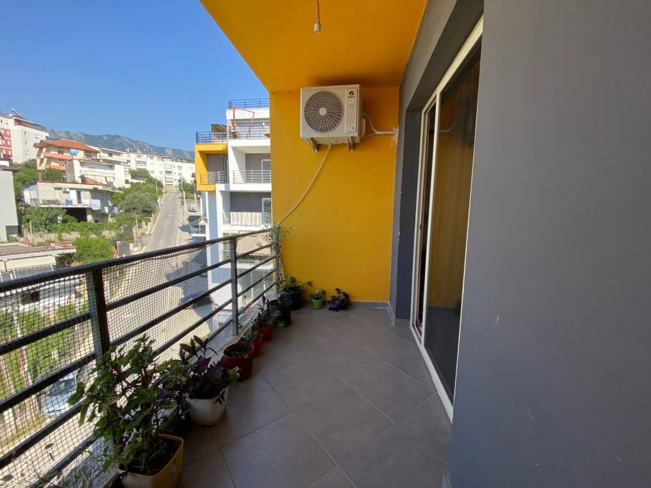 Tirane, jepet me qera apartament 2+1+Ballkon Kati 4, 110 m² 400 € (aleksander konda)