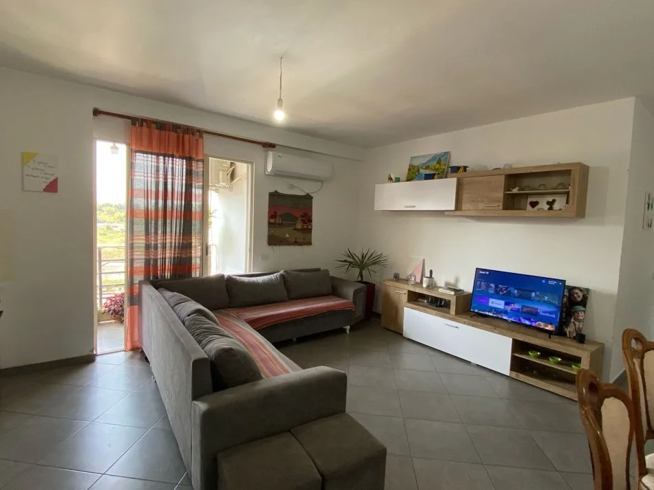 Tirane, jepet me qera apartament 2+1+Ballkon Kati 4, 100 m² 370 € (Aleksander Konda)