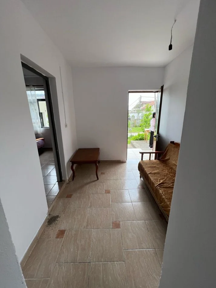 Tirane, jepet me qera shtepi 1+1 Kati 1, 45 m² 260 € (Bajram Allaraj)