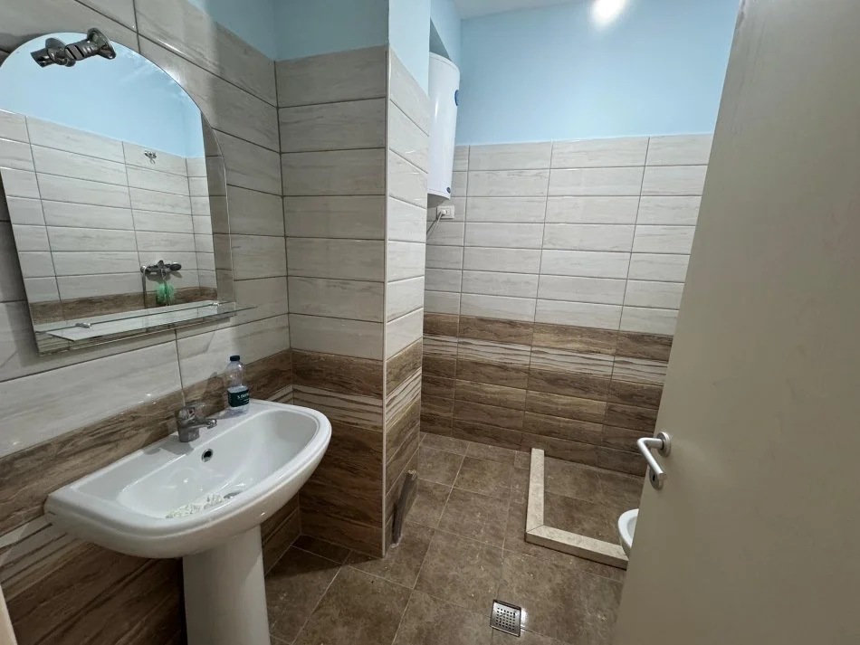 Tirane, shes apartament 1+1+Ballkon Kati 4, 70 m² 147.000 € (fakulteti shkencave)