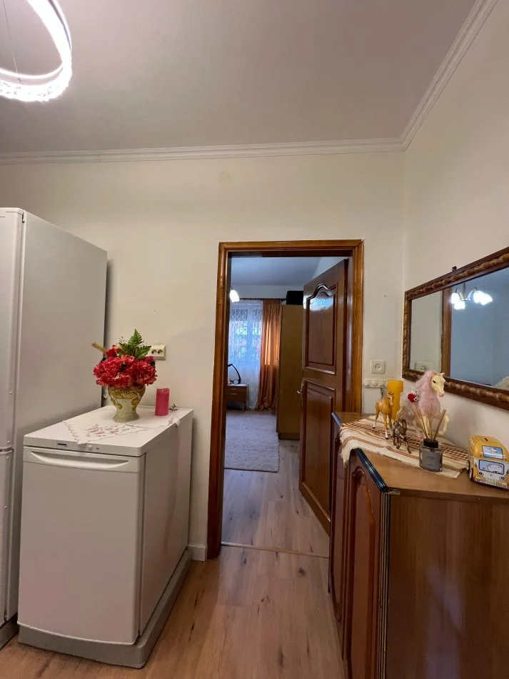 Tirane, jepet me qera apartament 2+1 , 600 € (Qender, Rruga e Barrikadave)