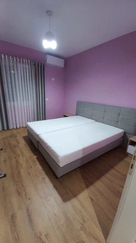 Tirane, jepet me qera apartament 2+1+Ballkon Kati 5, 130 m² 800 €