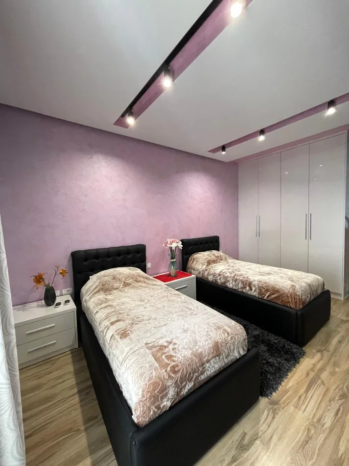 Tirane, jepet me qera apartament 2+1+Ballkon Kati 3, 117 m² (Unaza e Re, Kompleksi Green City)