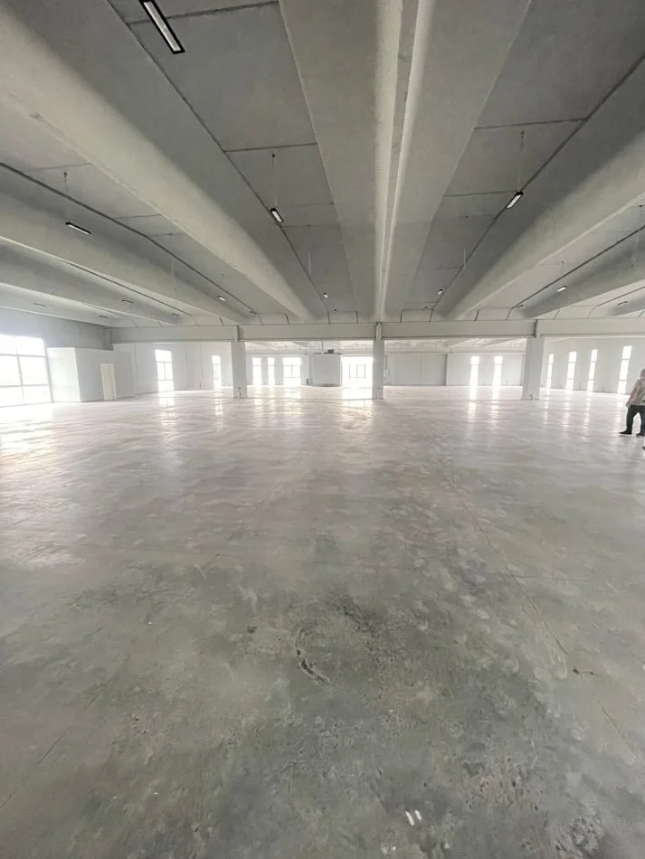 Tirane, jepet me qera magazine Kati 1, 1.850 m² (Autostrada Tirane-Durres)