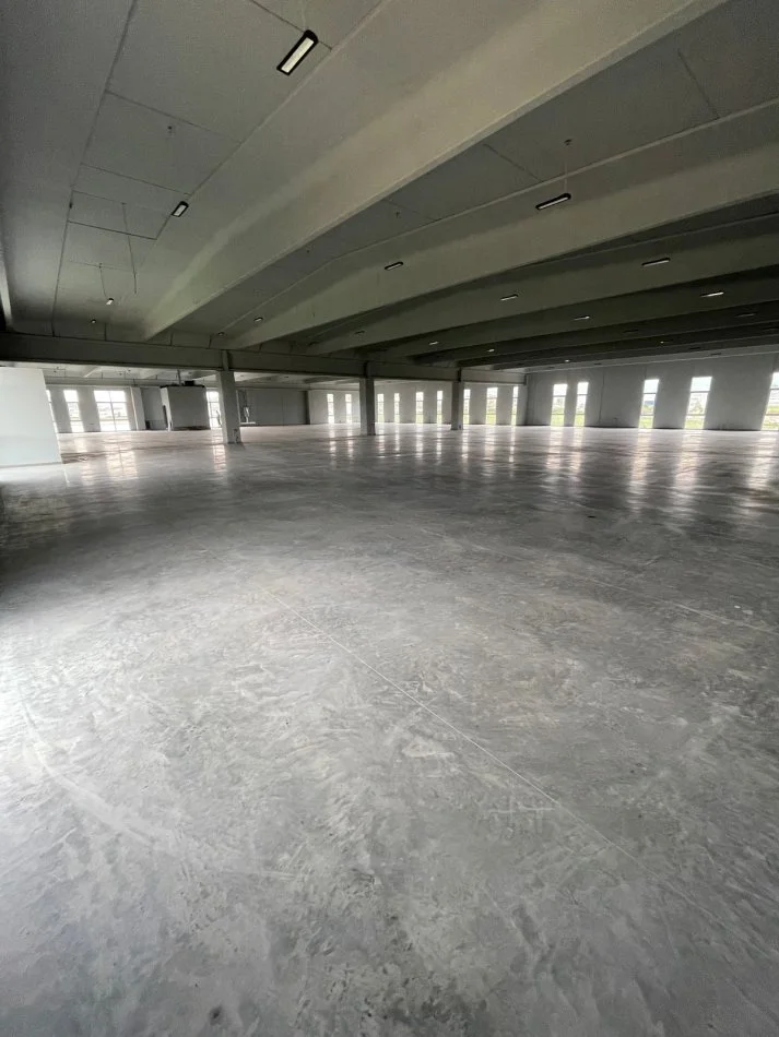 Tirane, jepet me qera magazine Kati 1, 1.850 m² (Autostrada Tirane-Durres)