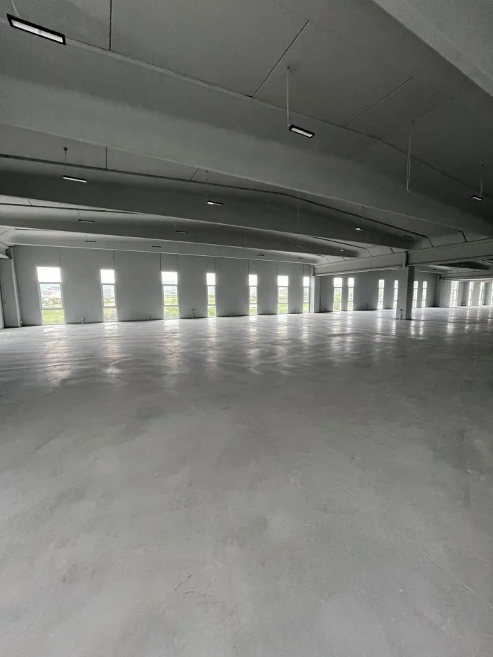 Tirane, jepet me qera magazine Kati 1, 1.850 m² (Autostrada Tirane-Durres)