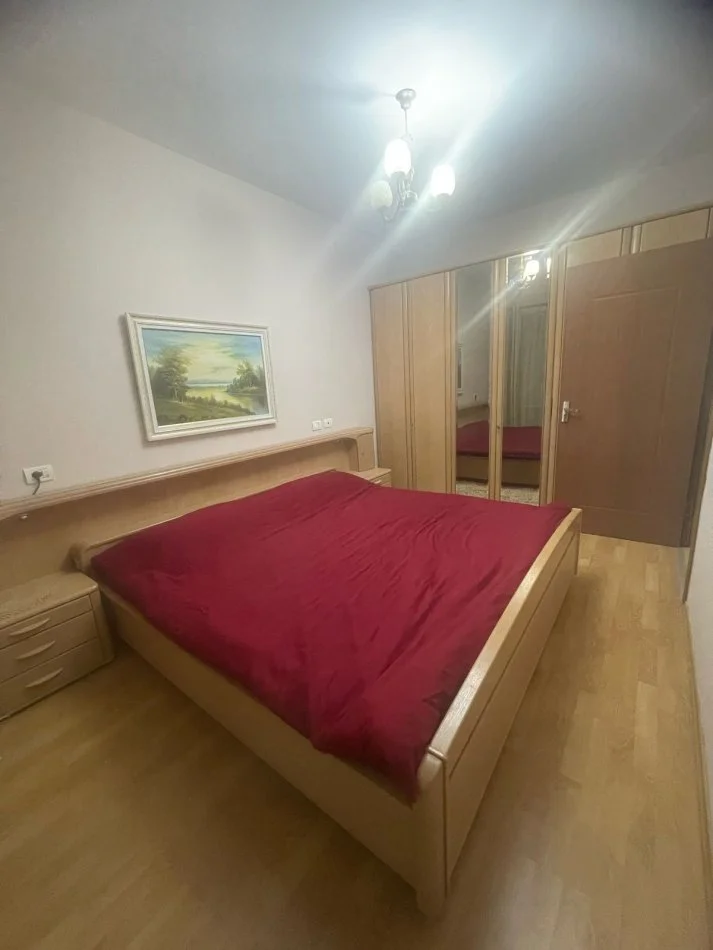 Tirane, jepet me qera apartament 2+1 Kati 4, 100 m² 450 € (Besim Alla)
