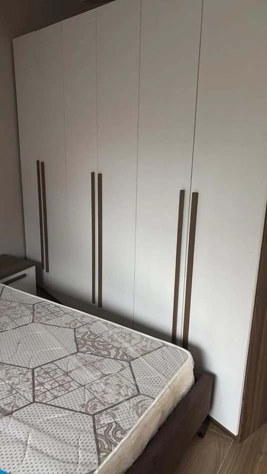 Tirane, jepet me qera shtepi 1+1 Kati 1, 55 m² 350 € (Yzberisht)