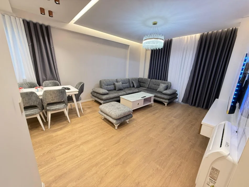 Tirane, shes apartament 2+1+Ballkon Kati 3, 105 m² 300.000 € (rruga hamdi sina)