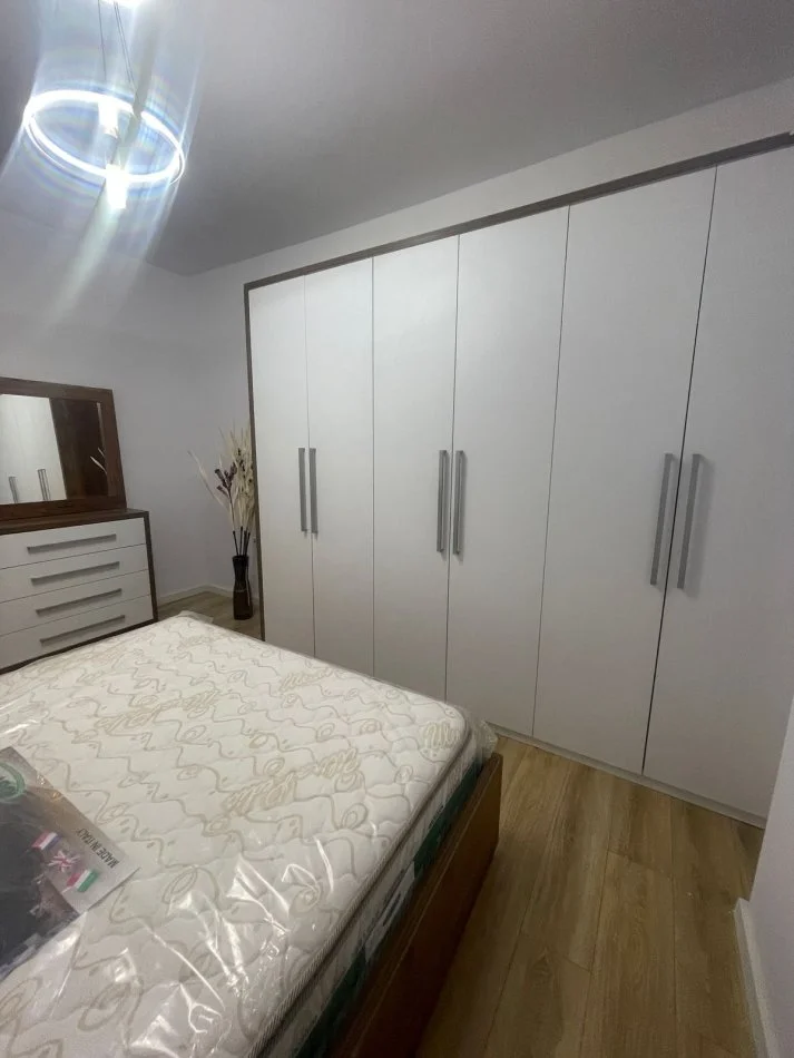 Tirane, shitet apartament 1+1 Kati 5, 65 m² 95.000 € (Yzberisht,Pallatet Derveni)