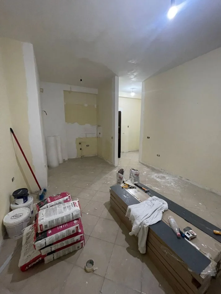 Tirane, shitet apartament 1+1 Kati 4, 65 m² 90.000 € (Yzberisht,Pallatet Derveni)