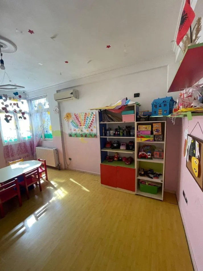 Tirane, jepet me qera ambjent biznesi Kati 5, 380 m² 3.000 € (Brryli)