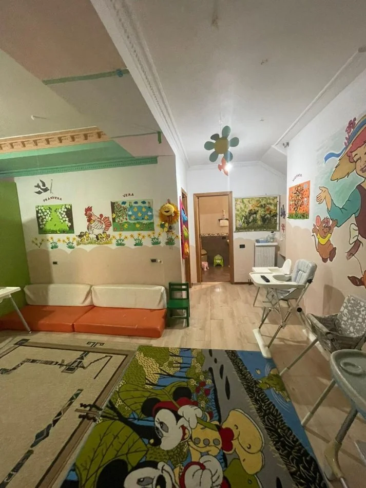 Tirane, jepet me qera ambjent biznesi Kati 5, 380 m² 3.000 € (Brryli)