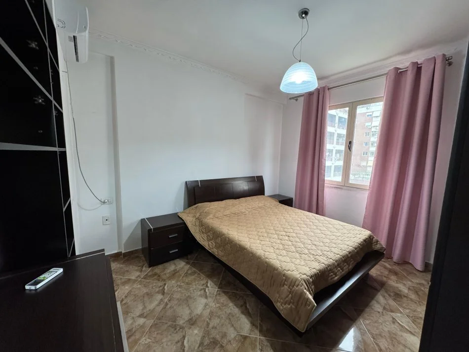 Tirane, shes apartament 2+1+Ballkon Kati 4, 100 m² 150.000 € (rruga teodor keko)
