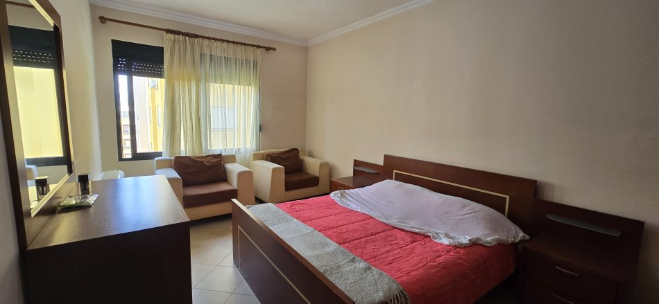 Tirane, jap me qera apartament 2+1+Ballkon Kati 3, 100 m² 500 € (Kodrae Diellit)