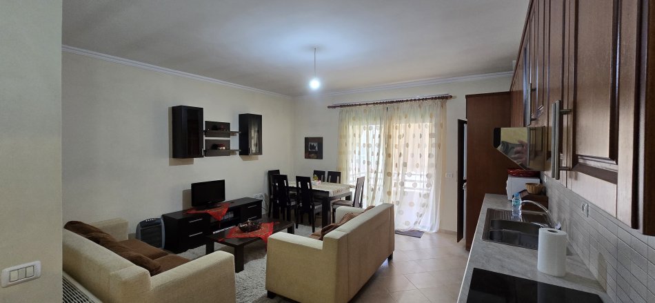 Tirane, jap me qera apartament 2+1+Ballkon Kati 3, 100 m² 500 € (Kodrae Diellit)