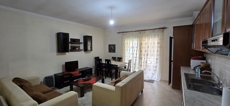 Tirane, jap me qera apartament 2+1+Ballkon Kati 3, 100 m² 500 € (Kodrae Diellit)