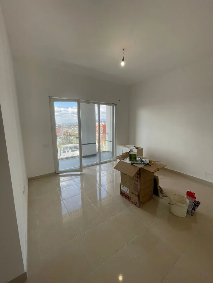 Tirane, jepet me qera apartament 2+1+Ballkon Kati 8, 80 m² 350 € (Kamez)