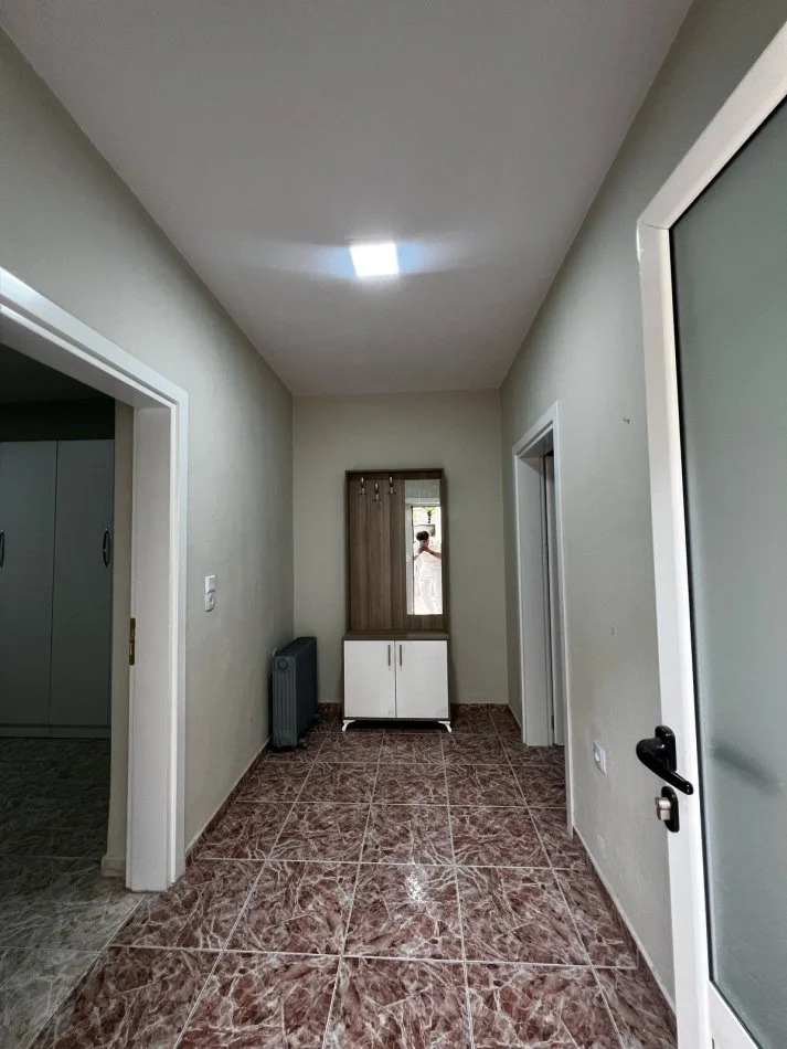 Tirane, jepet me qera shtepi 1 Katshe Kati 1, 75 m² 450 € (Hoxha Tahsin)