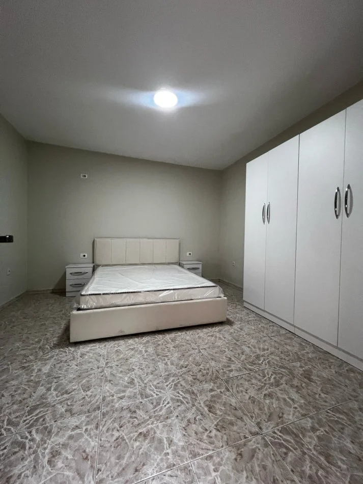 Tirane, jepet me qera shtepi 1 Katshe Kati 1, 75 m² 450 € (Hoxha Tahsin)