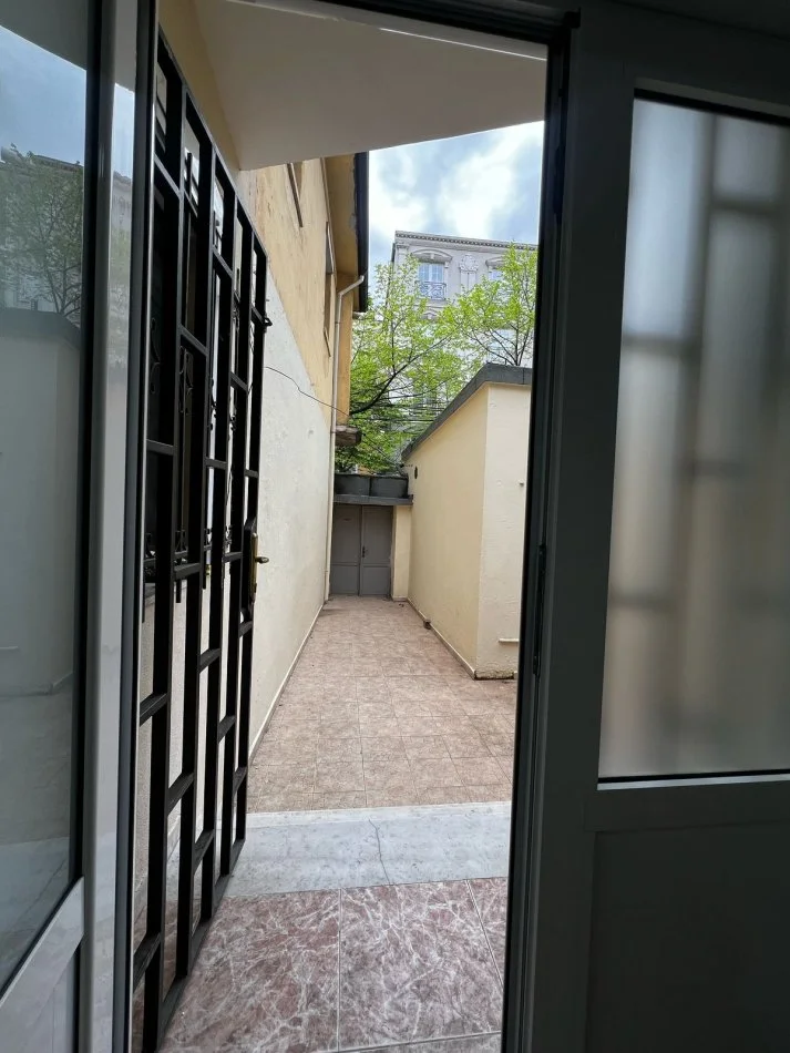 Tirane, jepet me qera shtepi 1 Katshe Kati 1, 75 m² 450 € (Hoxha Tahsin)