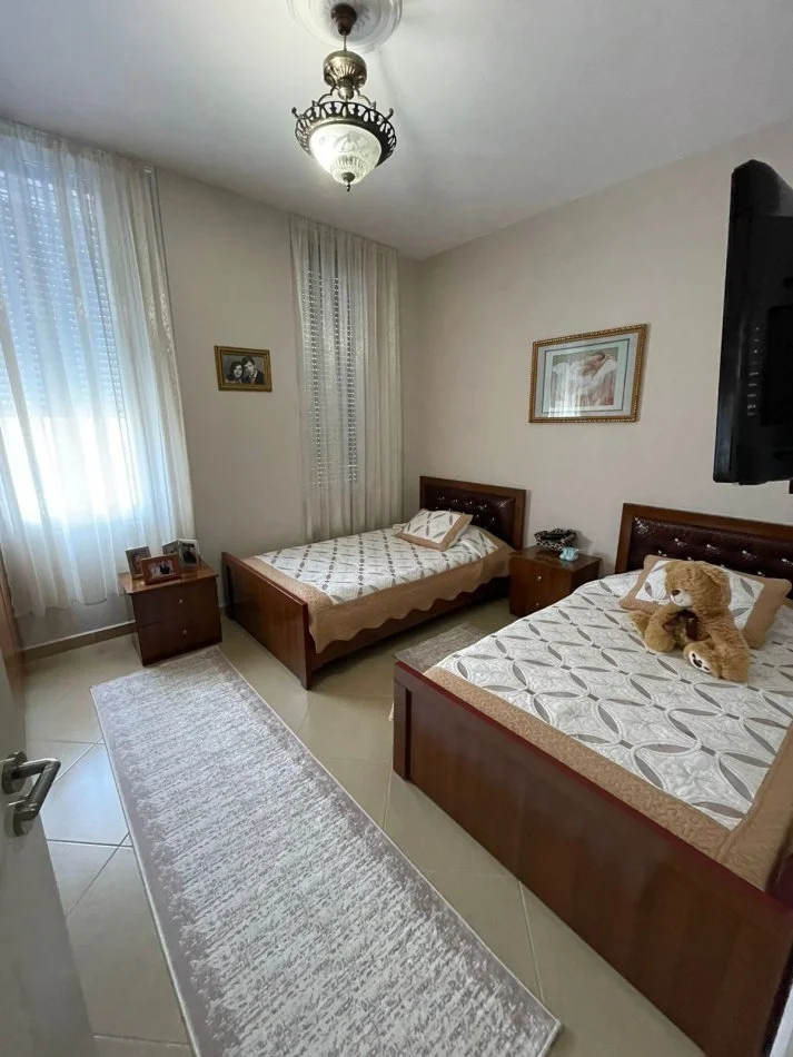 Tirane, jepet me qera apartament 3+1+Aneks+Ballkon Kati 6, 144 m² 500 € (Koder Kamez)