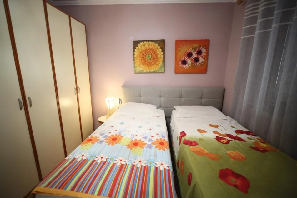 Tirane, jepet me qera apartament 2+1 Kati 3, 90 m² 700 € (Rruga Hoxha Tasim,Pazari i Ri)