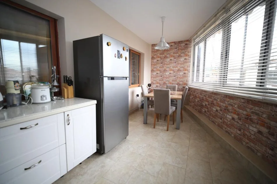 Tirane, jepet me qera apartament 2+1 Kati 3, 90 m² 700 € (Rruga Hoxha Tasim,Pazari i Ri)