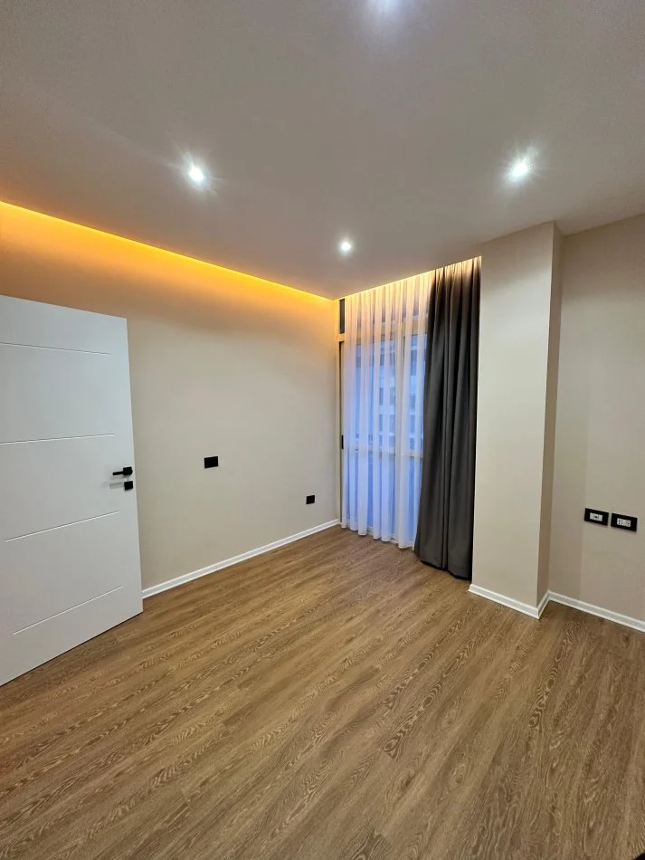 Tirane, shitet apartament 2+1+Ballkon Kati 5, 86 m² 180.000 € (21 Dhjetori)