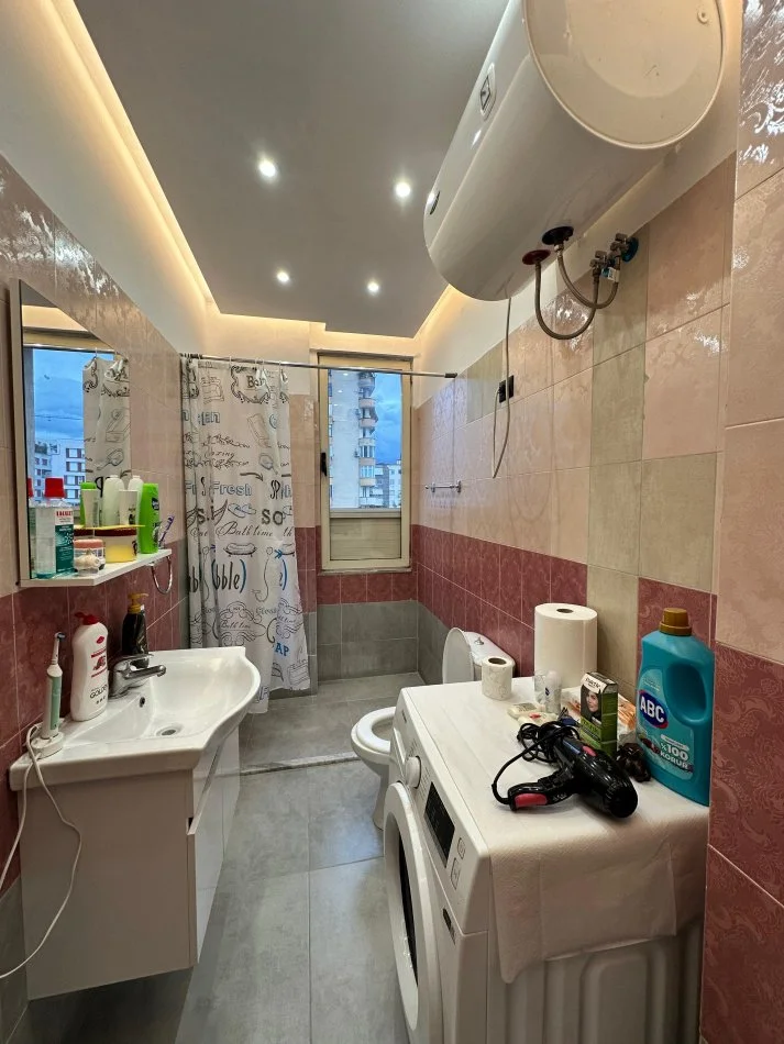 Tirane, shitet apartament 2+1+Ballkon Kati 5, 86 m² 180.000 € (21 Dhjetori)