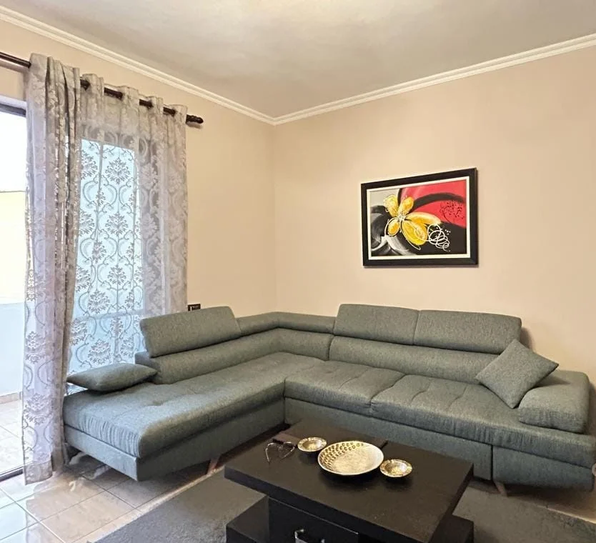 Tirane, jepet me qera apartament 1+1 Kati 6, 75 m² 550 € (selvia)