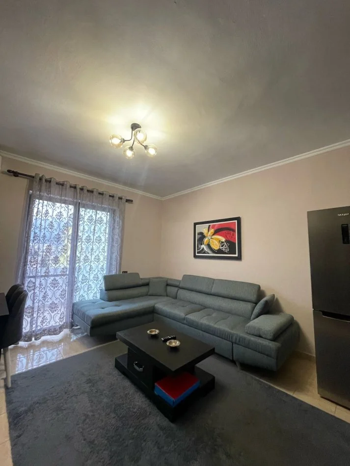 Tirane, jepet me qera apartament 1+1+Ballkon Kati 6, 75 m² 550 € (Selvia)