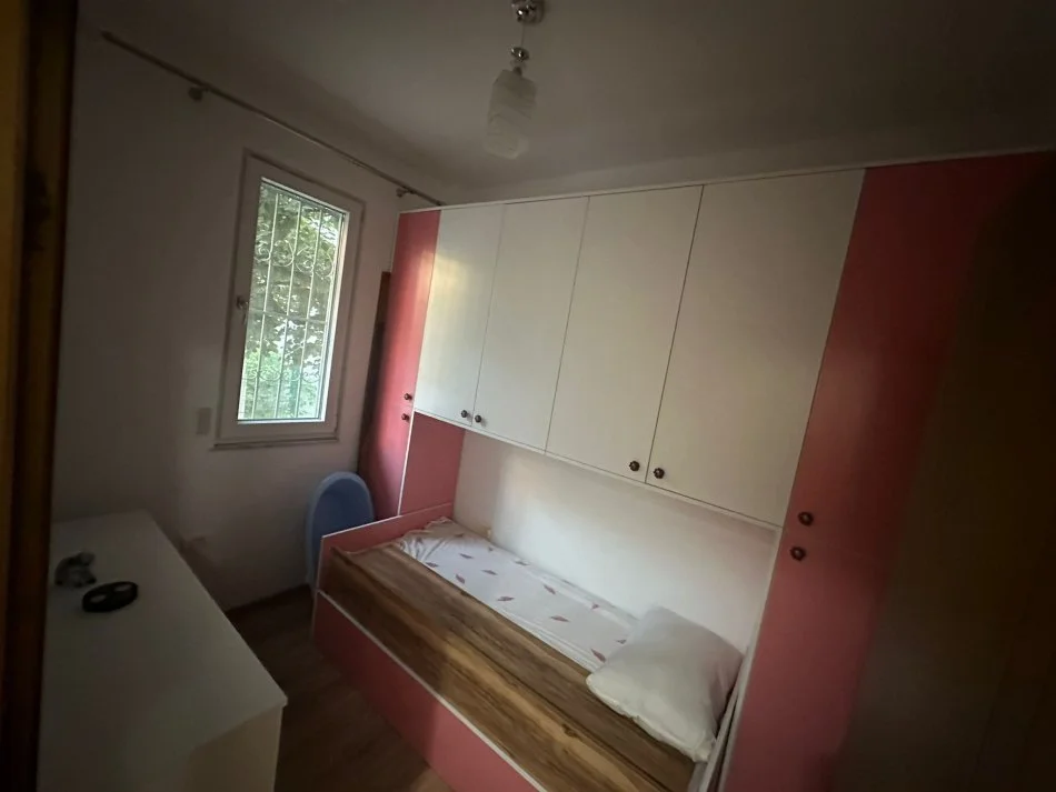 Tirane, jepet me qera apartament 3+1+Ballkon Kati 1, 100 m² 750 € (Qytet Studenti)